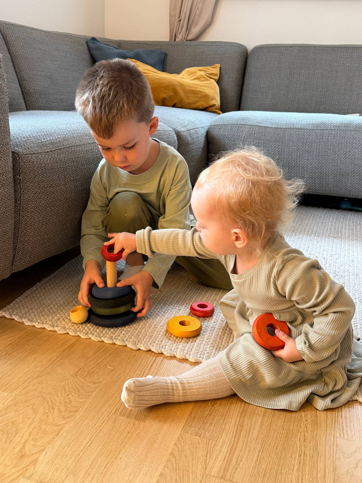 Montessori Stabletårn - Rund Regnbuepyramide